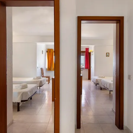 Oura 14 A, Com Piscina Apartman *