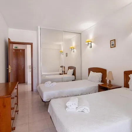 Apartman Oura 14 A, Com Piscina