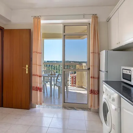 Oura 14 A, Com Piscina Apartmán