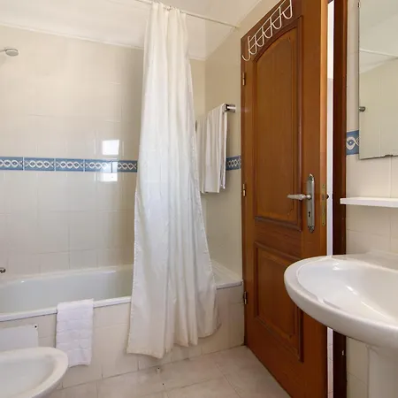 Oura 14 A, Com Piscina *