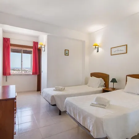 Oura 14 A, Com Piscina *