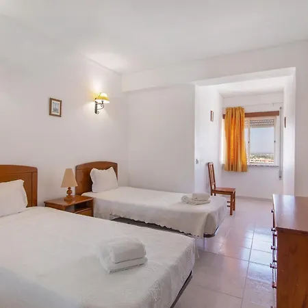 Oura 14 A, Com Piscina * Armação de Pêra