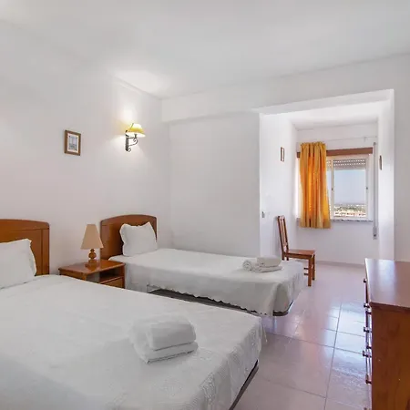Oura 14 A, Com Piscina * Armação de Pêra